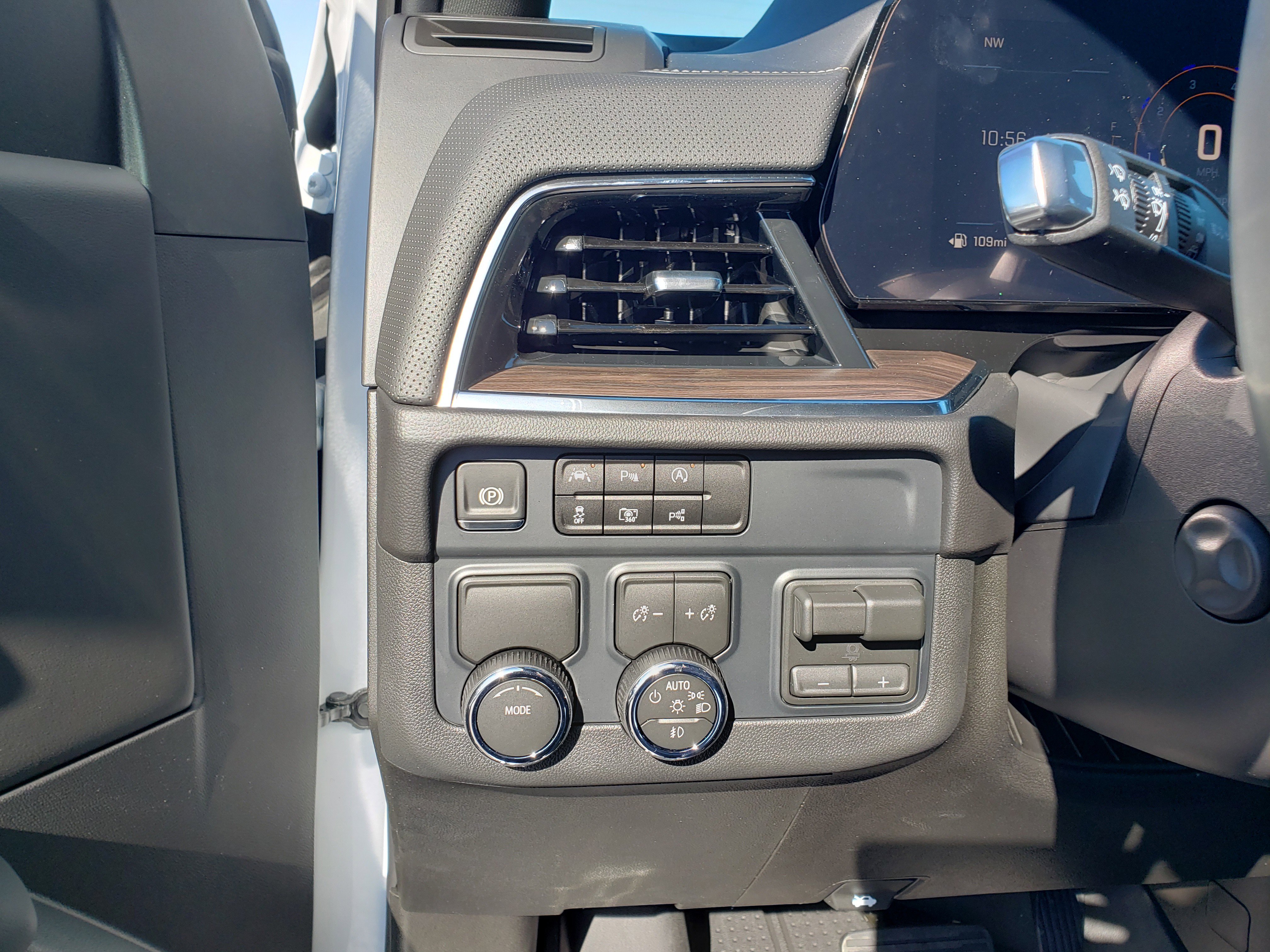 New 2026 Chevrolet Suburban Premier image 13