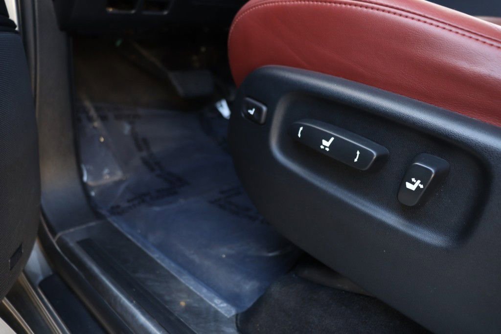 Used 2019 Lexus LX 570 4WD w/ Luxury Package image 18