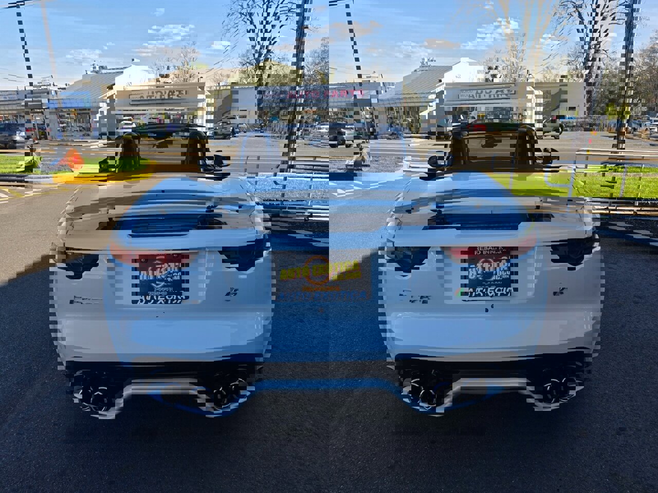 Used 2018 Jaguar F-TYPE R image 31