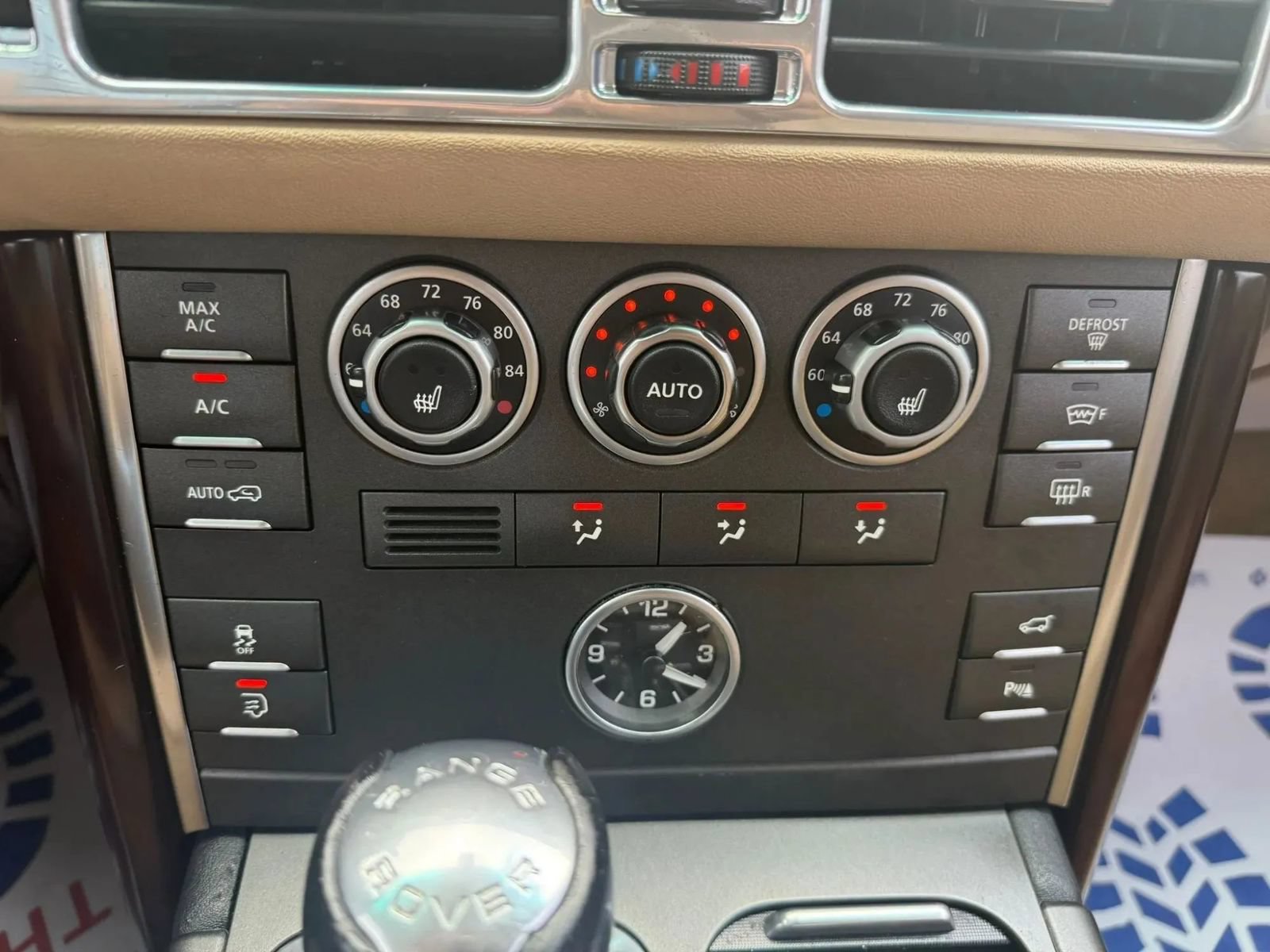 Used 2011 Land Rover Range Rover HSE AWD/4WD image 23