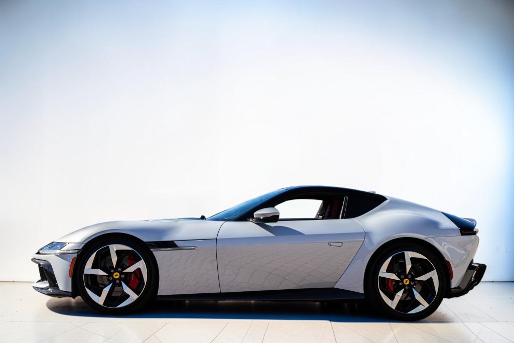 Certified 2025 Ferrari 12Cilindri RWD image 9