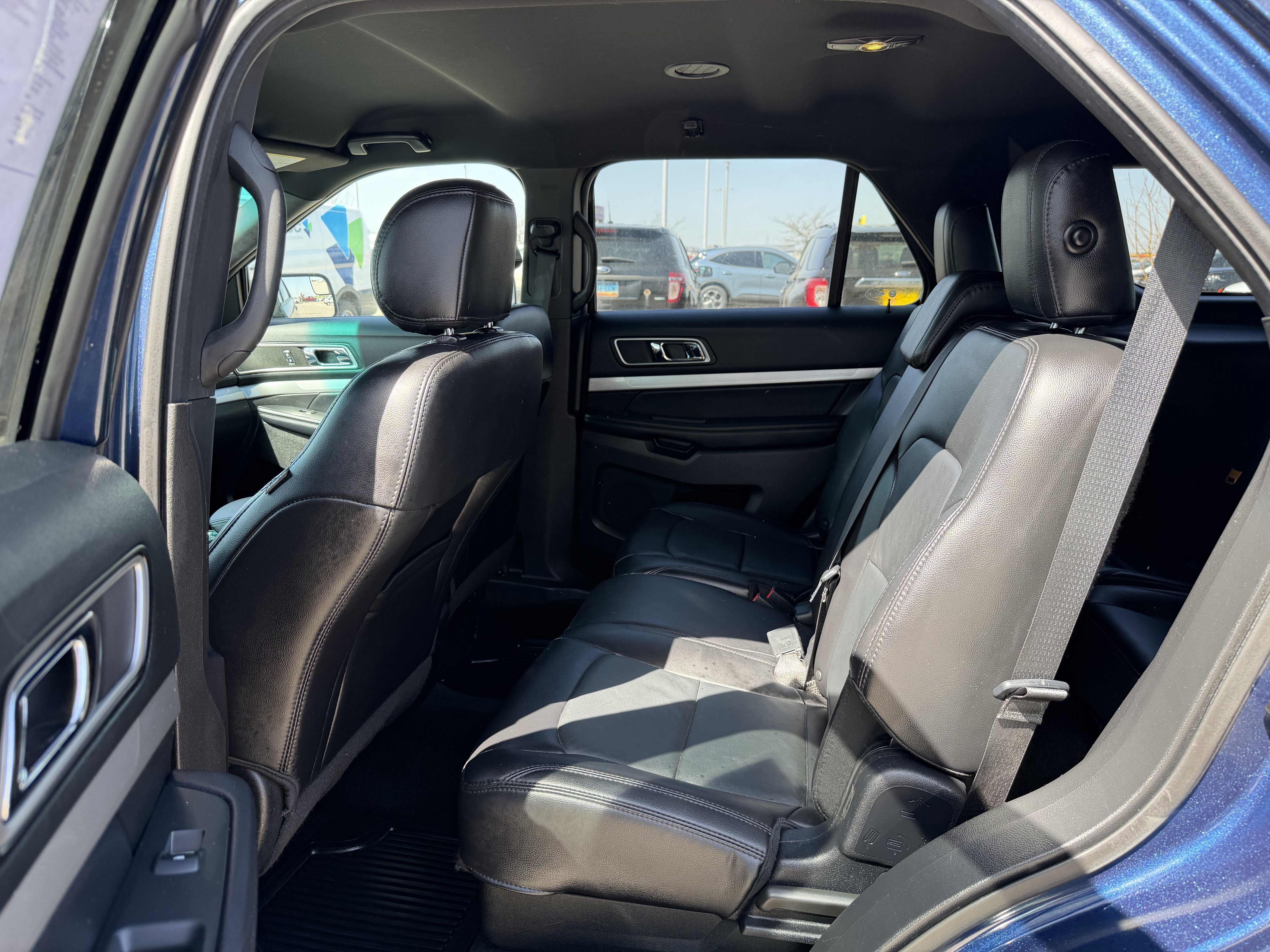 Used 2017 Ford Explorer XLT w/ Equipment Group 202A AWD/4WD image 19
