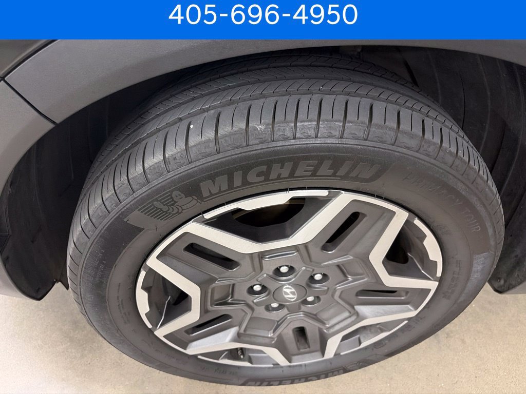 Used 2021 Hyundai Santa Fe Limited AWD/4WD image 2