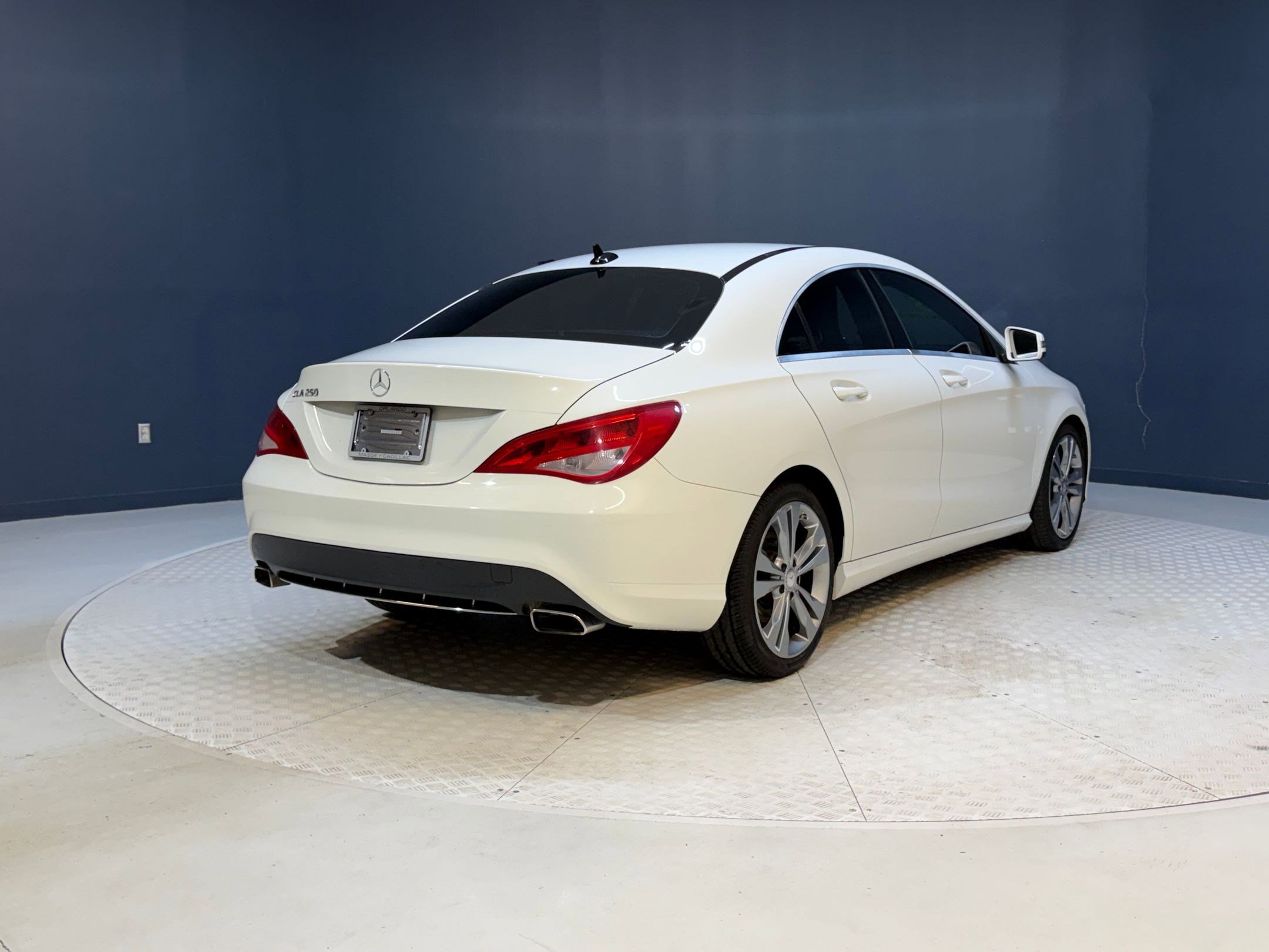 Used 2015 Mercedes-Benz CLA 250 image 9