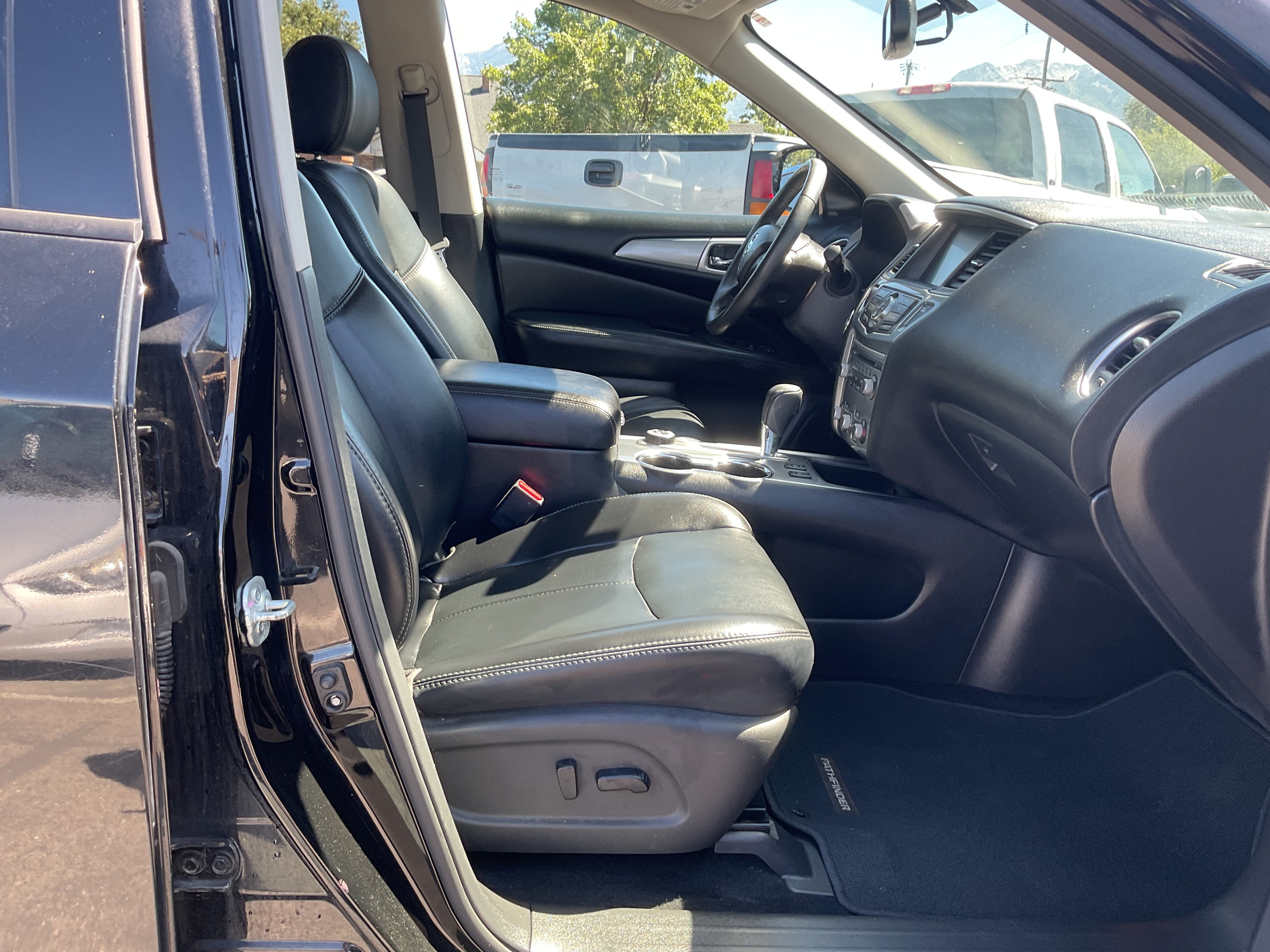 Used 2017 Nissan Pathfinder SL AWD/4WD image 10