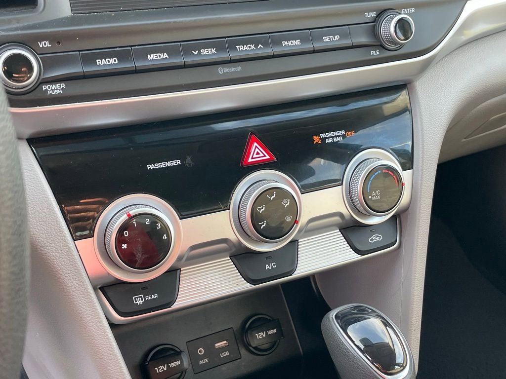 Used 2019 Hyundai Elantra SE image 17