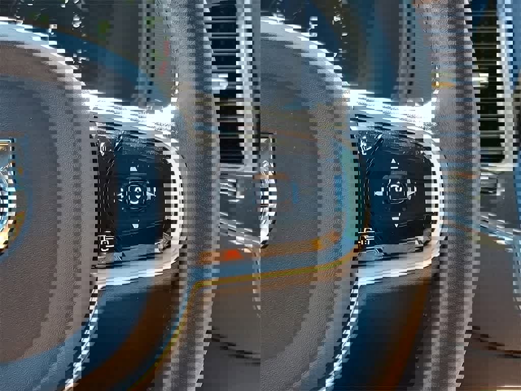 Used 2018 Volvo XC90 T6 Momentum w/ Convenience Package image 20