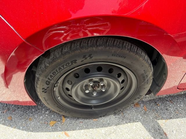 Used 2018 Toyota Corolla LE FWD image 4