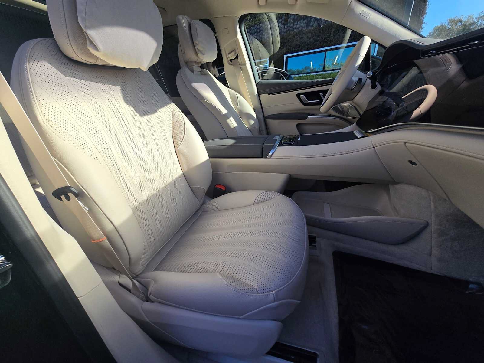 New 2027 Mercedes-Benz EQS 400 4MATIC SUV image 11
