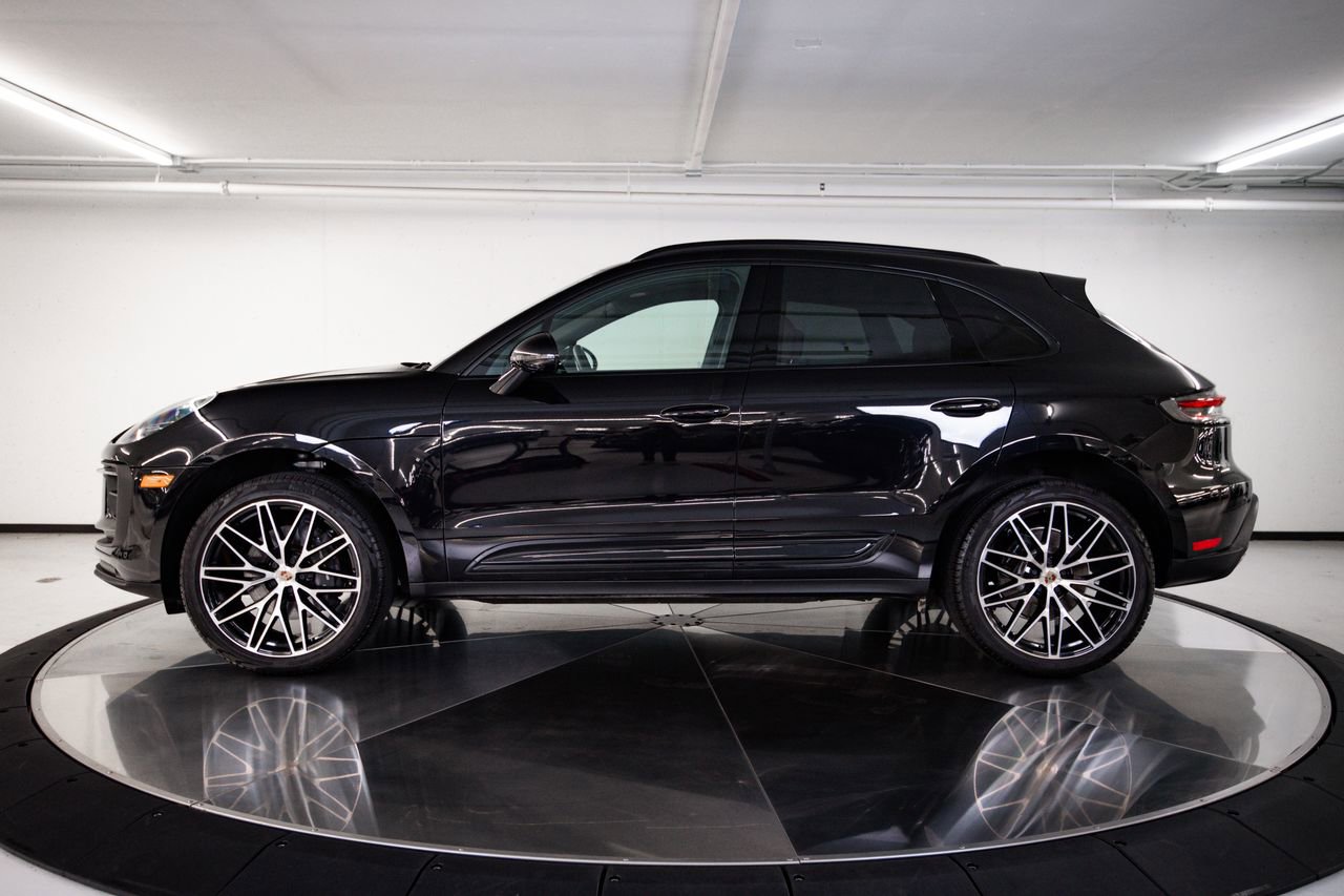 Certified 2026 Porsche Macan AWD/4WD image 2