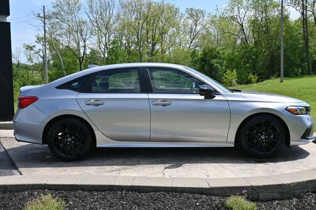Used 2023 Honda Civic Sport image 4