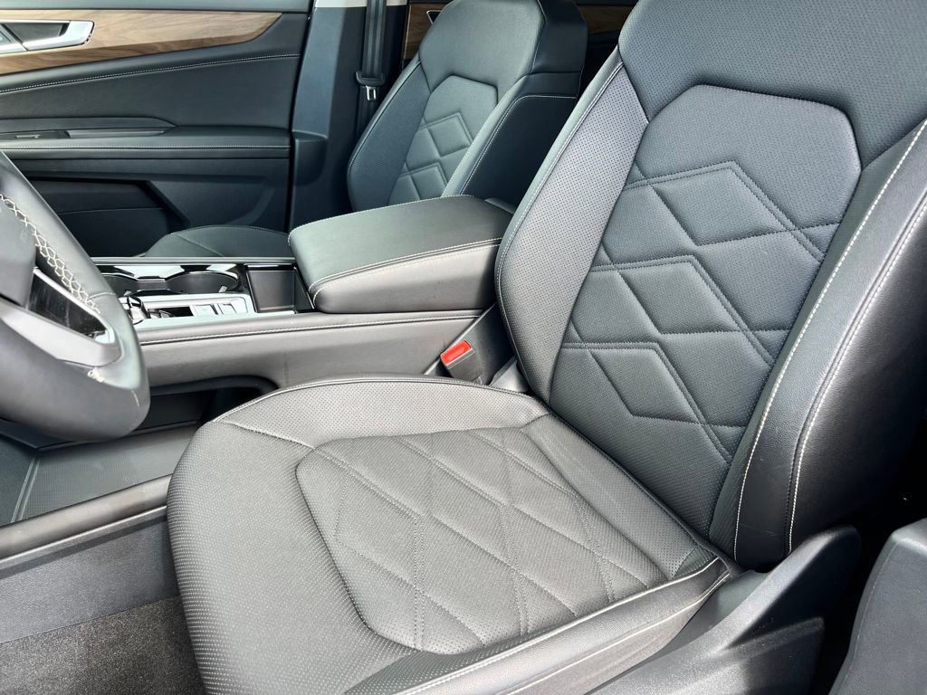 Used 2025 Volkswagen Atlas SE image 11