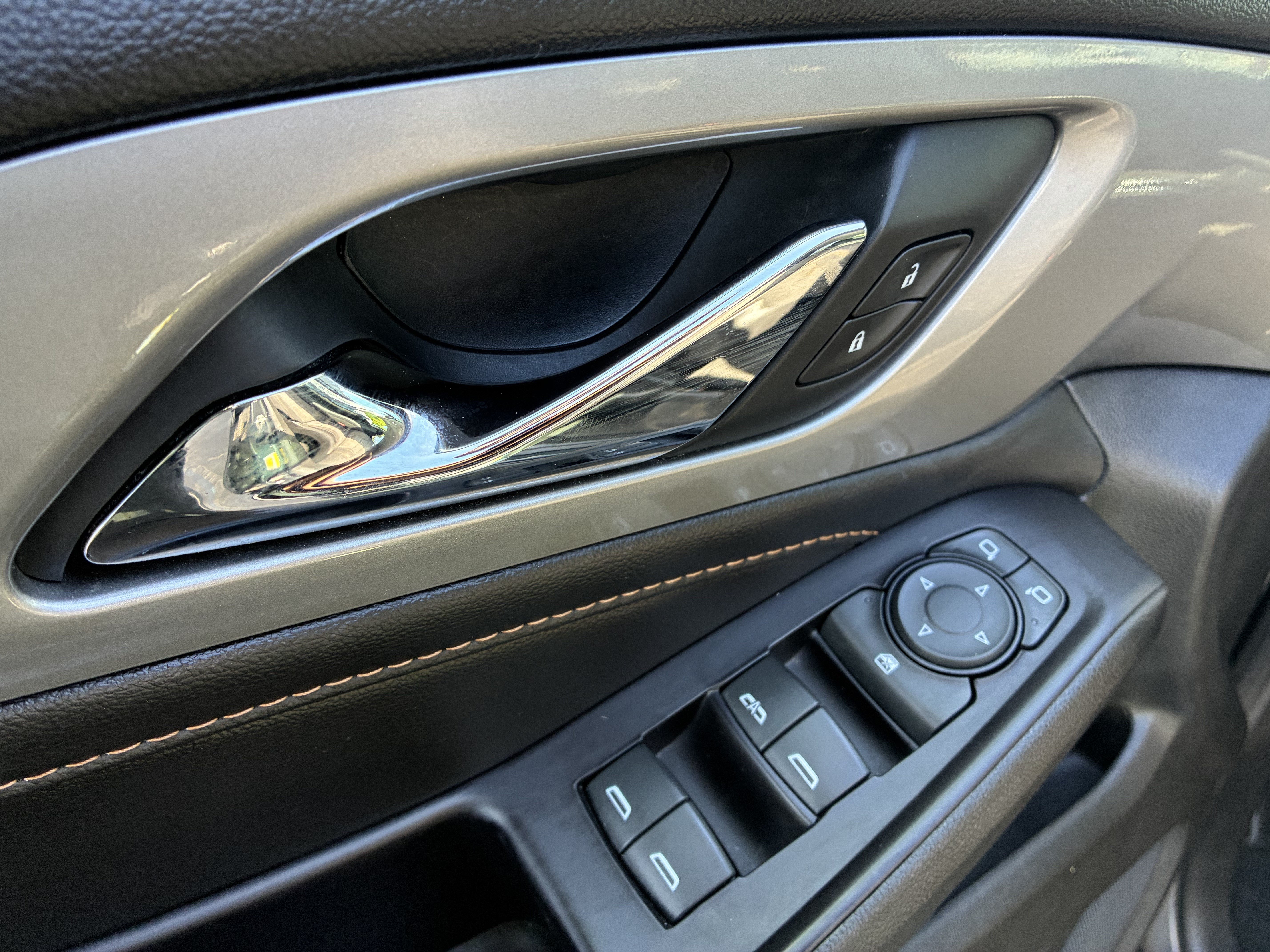 Used 2019 Chevrolet Traverse LT FWD image 26