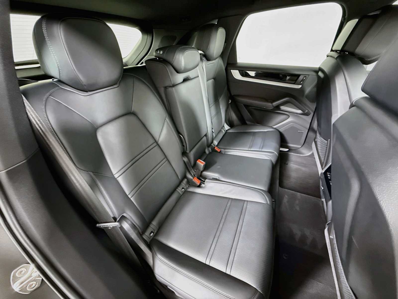 Used 2026 Porsche Cayenne AWD/4WD image 28