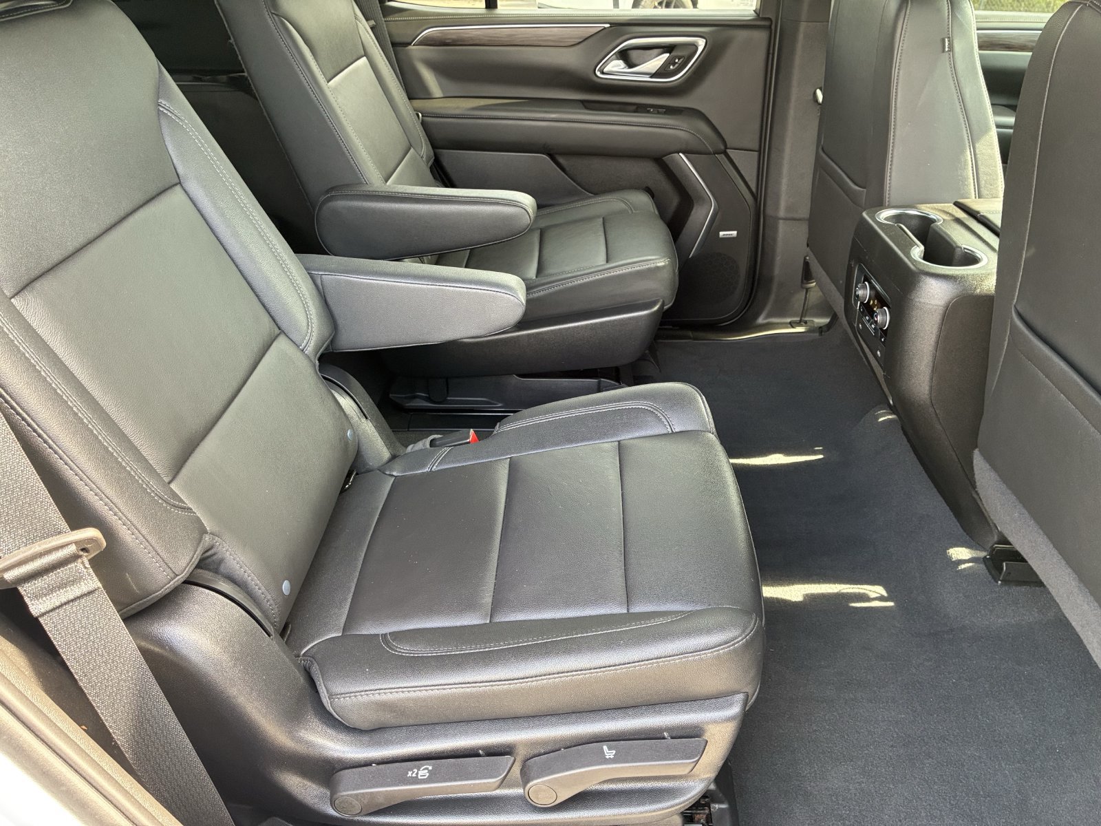 Used 2022 Chevrolet Tahoe Z71 w/ Luxury Package AWD/4WD image 27