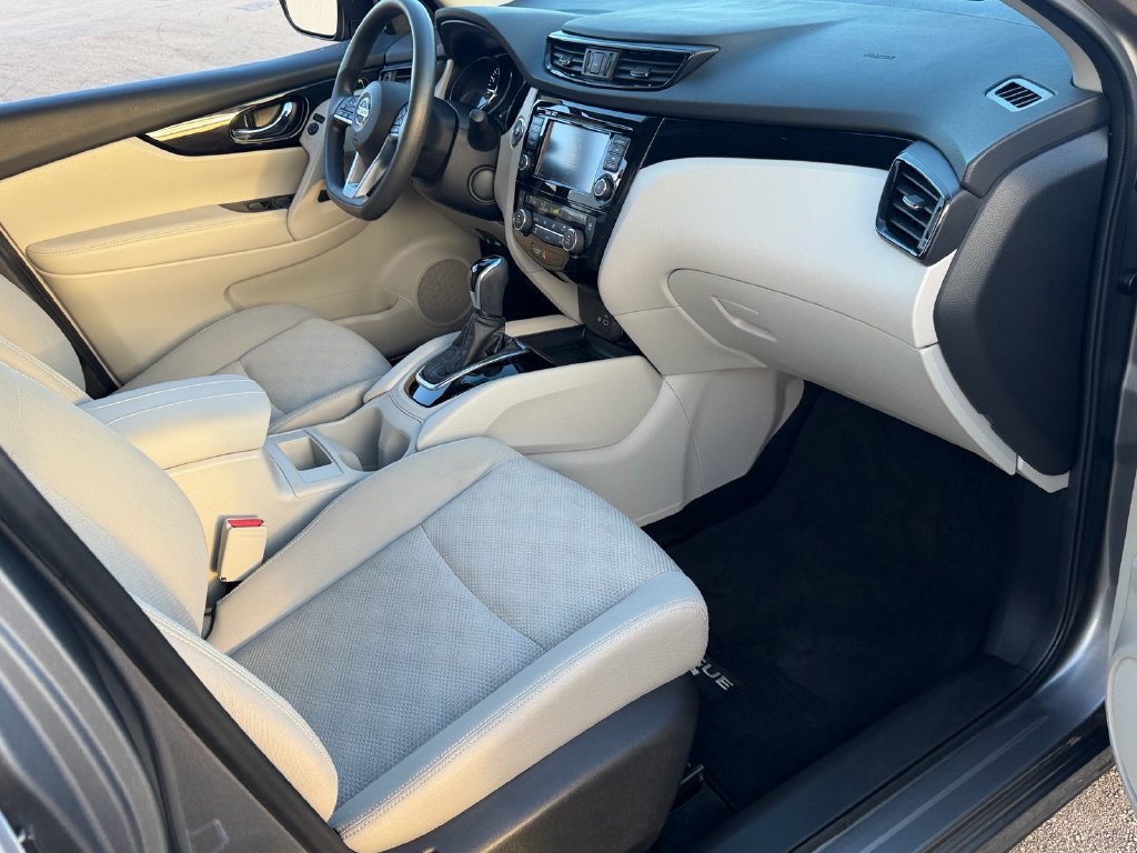 Certified 2020 Nissan Rogue Sport SV FWD image 18