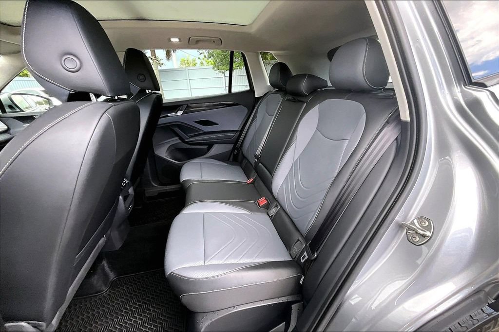 Certified 2026 Volkswagen Tiguan SE w/ Panoramic Sunroof Package FWD image 17