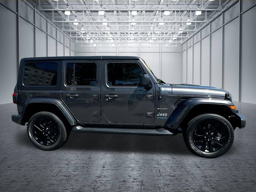 Used 2022 Jeep Wrangler Unlimited Sahara w/ Cold Weather Group AWD/4WD image 10