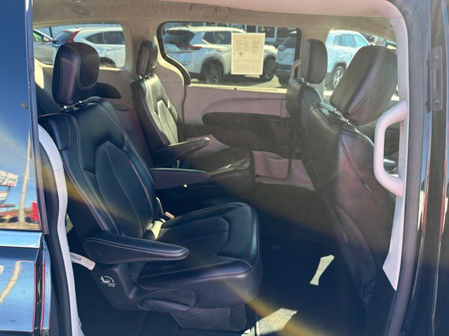 Used 2024 Chrysler Pacifica Touring-L FWD image 36