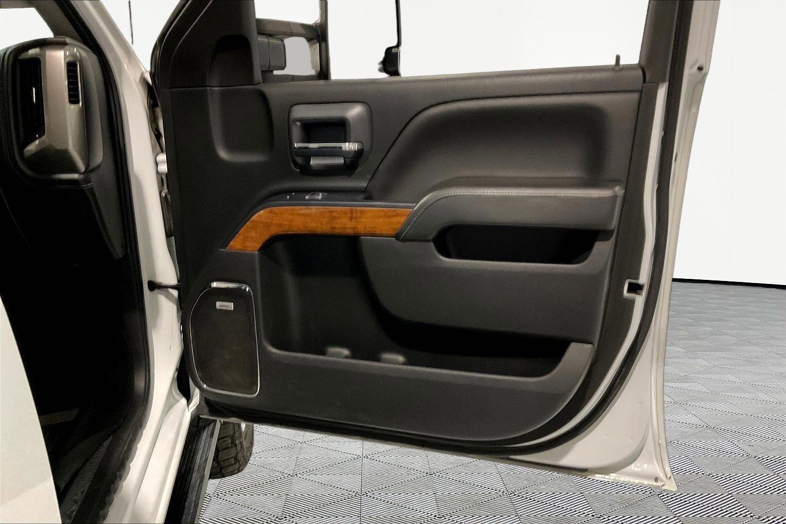 Used 2018 Chevrolet Silverado 2500 High Country w/ Duramax Plus Package image 26