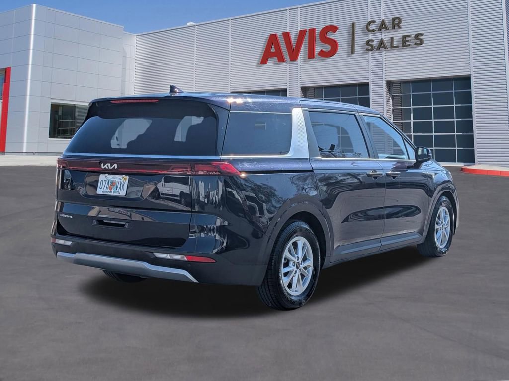 Used 2024 Kia Carnival LX image 6