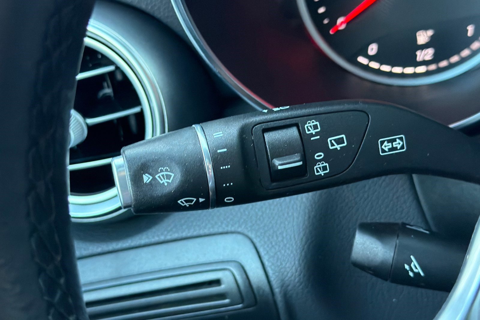 Used 2021 Mercedes-Benz GLC 300 300 image 32