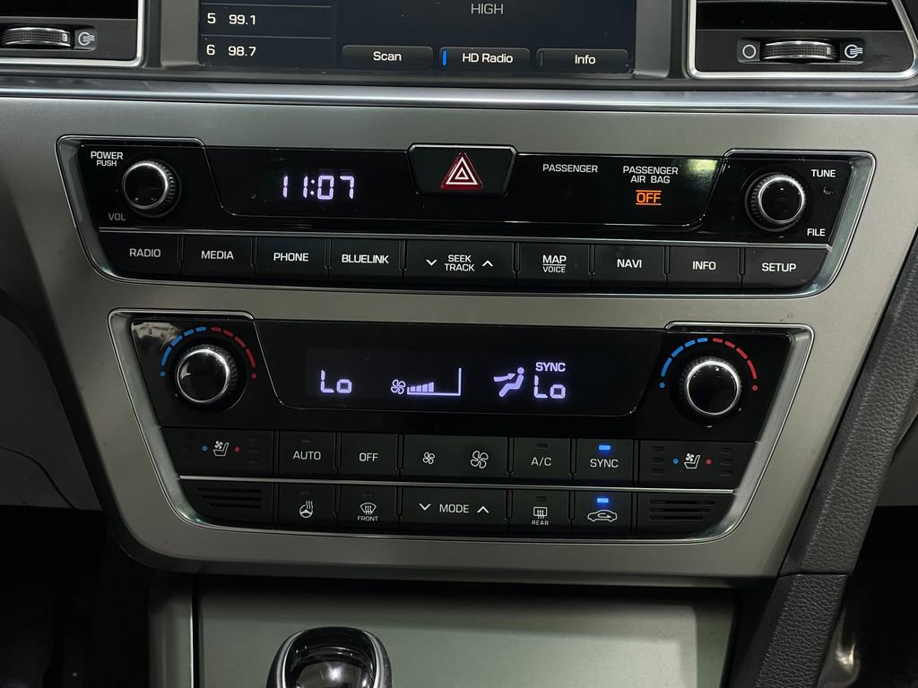 Used 2016 Hyundai Sonata Limited w/ Option Group 05 image 26