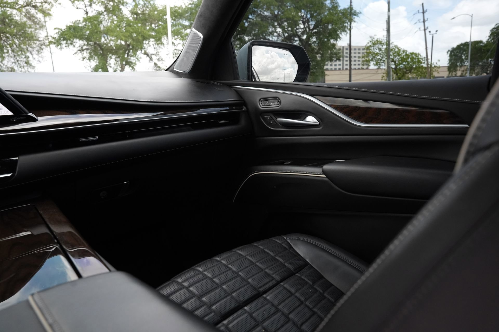 Used 2022 Cadillac Escalade Sport Platinum image 8