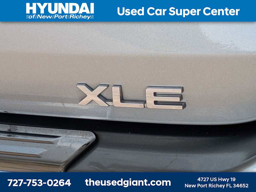 Used 2020 Toyota Highlander XLE FWD image 14
