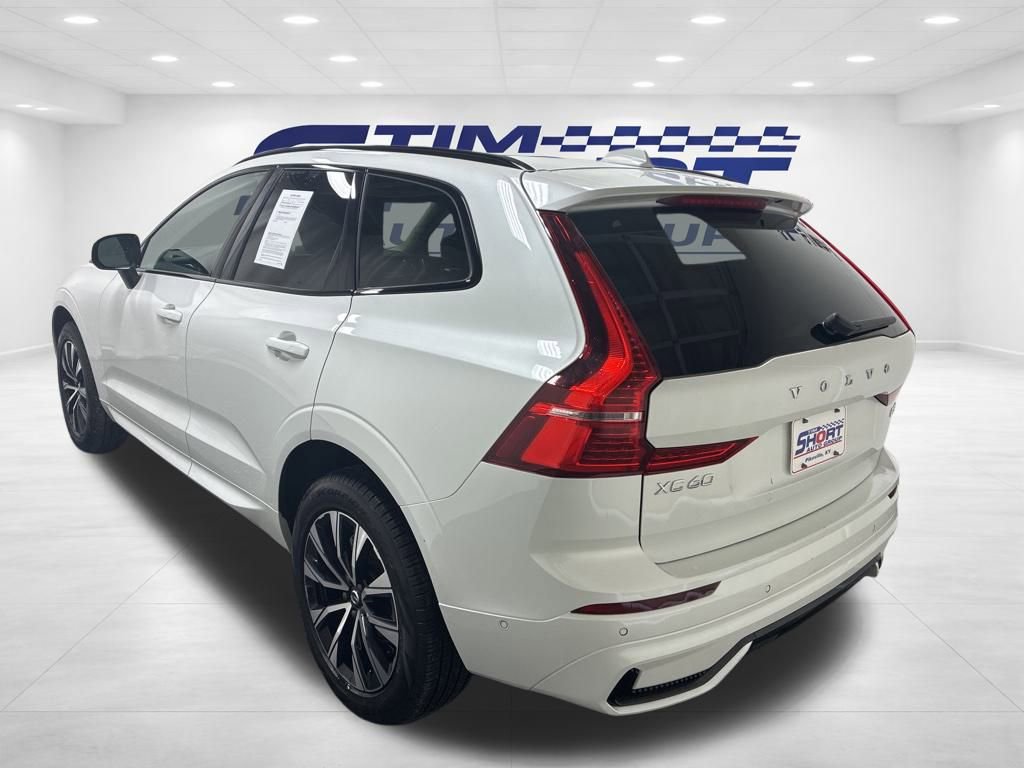 Used 2025 Volvo XC60 B5 Plus image 8