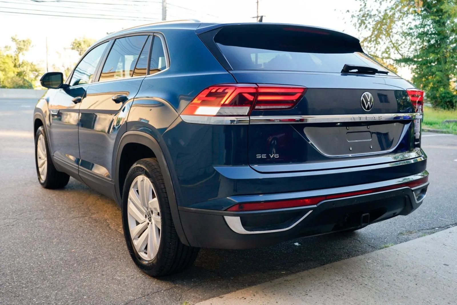 Used 2023 Volkswagen Atlas Cross Sport SE w/ Panoramic Sunroof Package AWD/4WD image 7