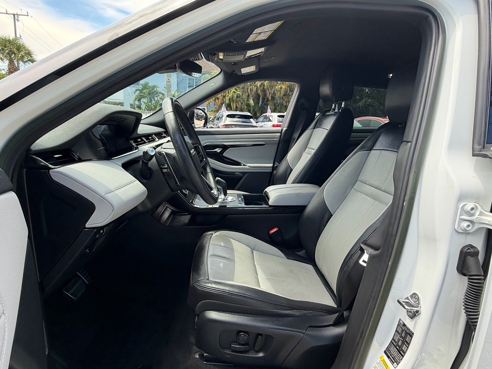 Used 2023 Land Rover Range Rover Evoque R-Dynamic SE AWD/4WD image 9