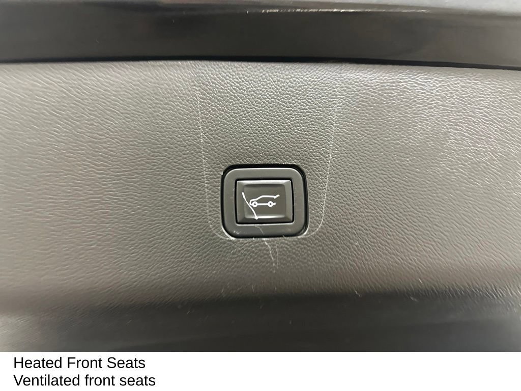 Used 2021 Chevrolet Traverse Premier w/ Redline Edition AWD/4WD image 29