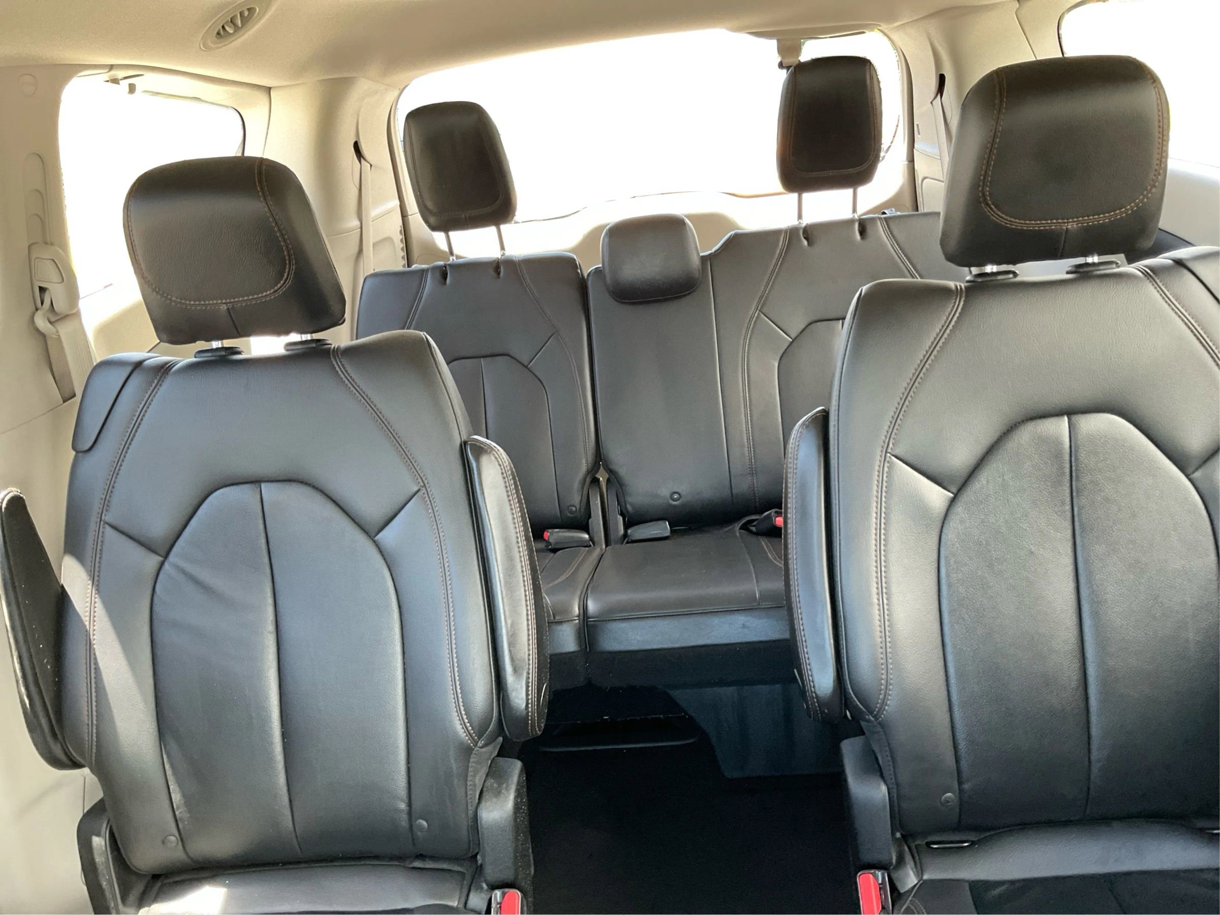 Used 2017 Chrysler Pacifica Touring-L FWD image 14
