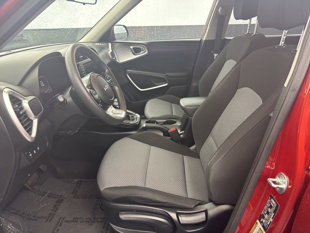 Used 2023 Kia Soul LX w/ LX Technology Package FWD image 13