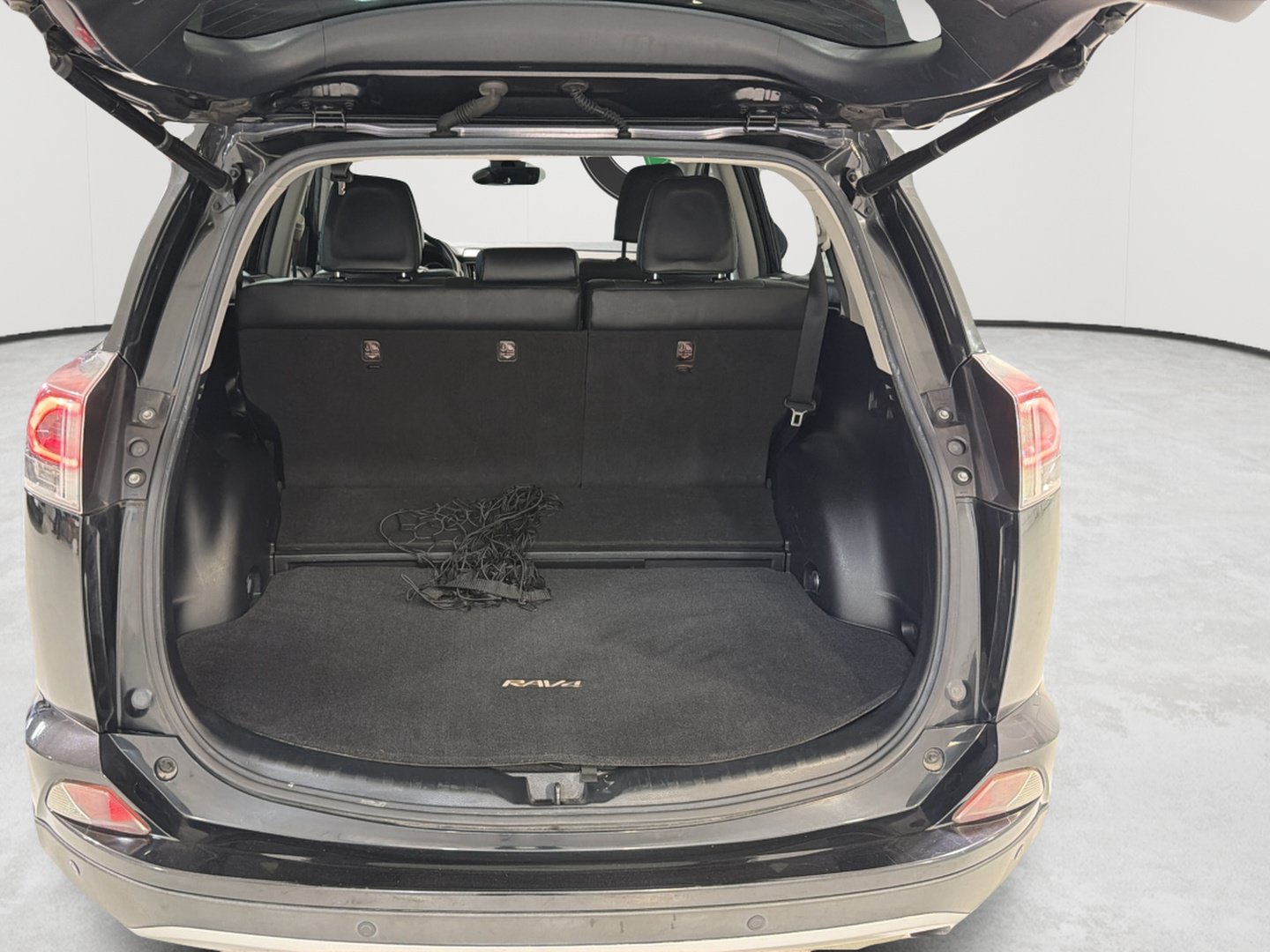 Used 2018 Toyota RAV4 Limited AWD/4WD image 24