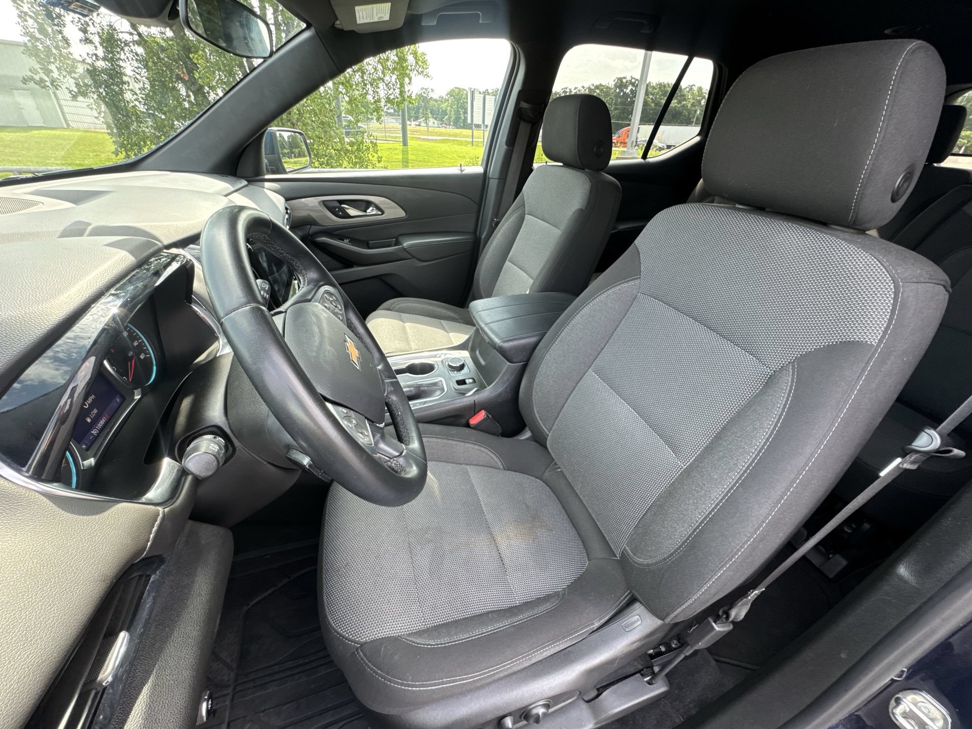 Used 2023 Chevrolet Traverse LT FWD image 11