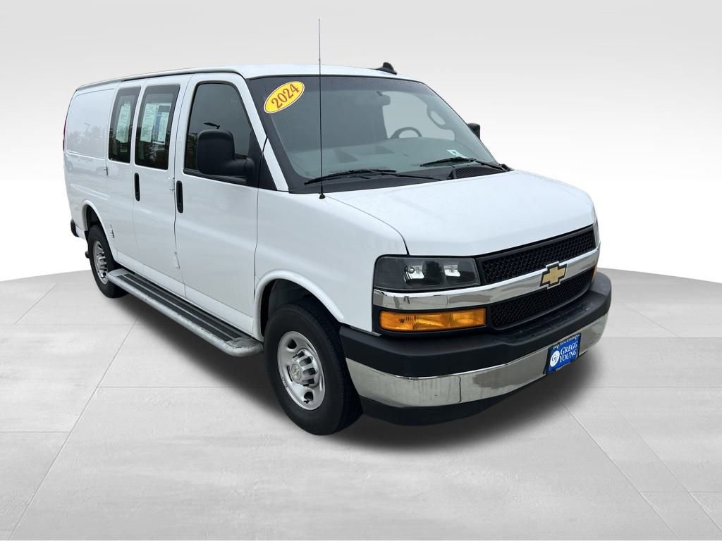 Used 2024 Chevrolet Express 2500 w/ Driver Convenience Package RWD image 9