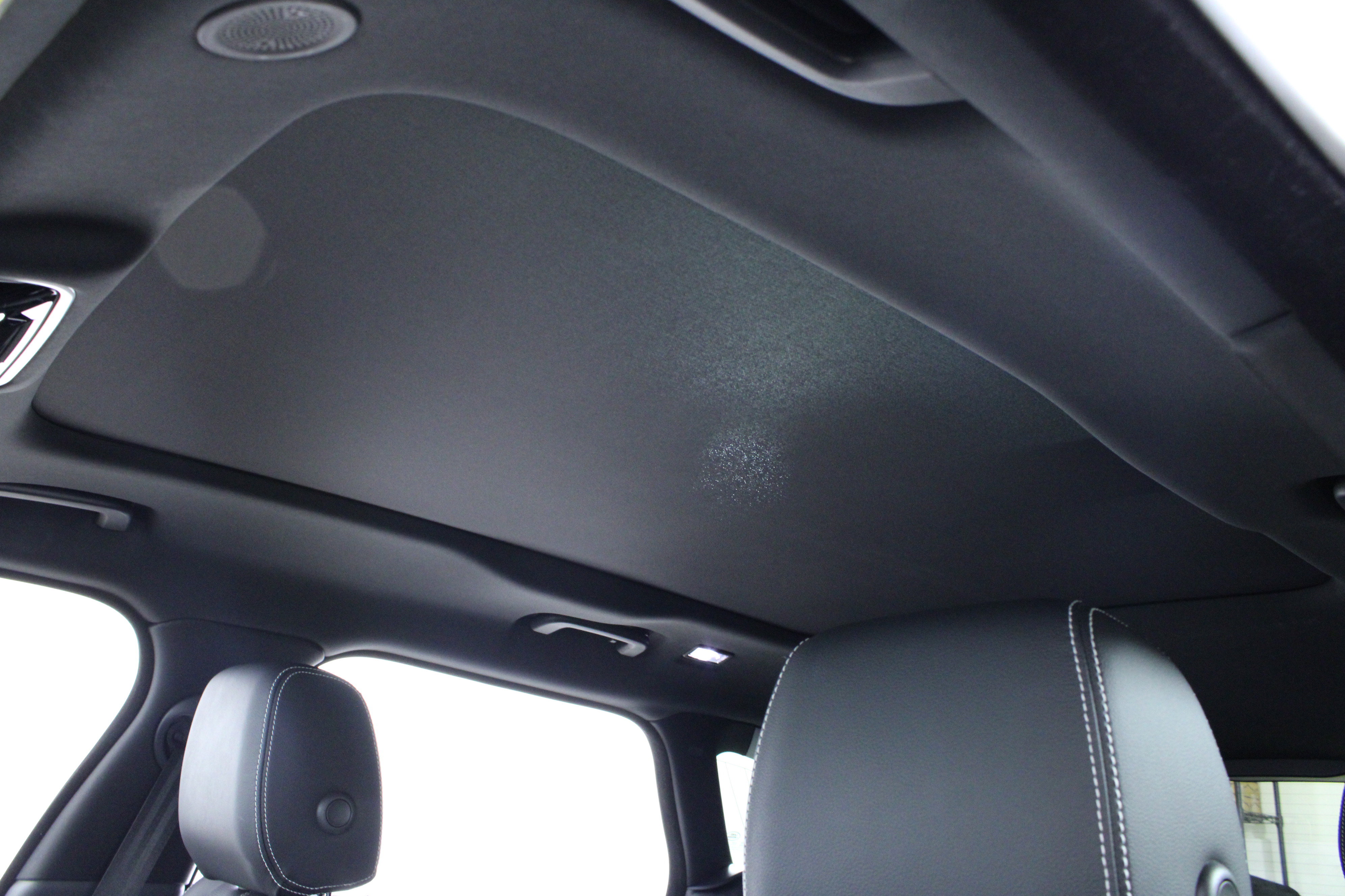 Used 2023 Land Rover Range Rover Velar R-Dynamic S image 31