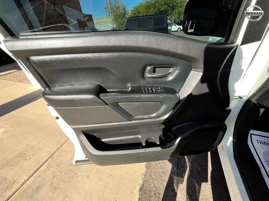Used 2017 Nissan Titan S AWD/4WD image 10