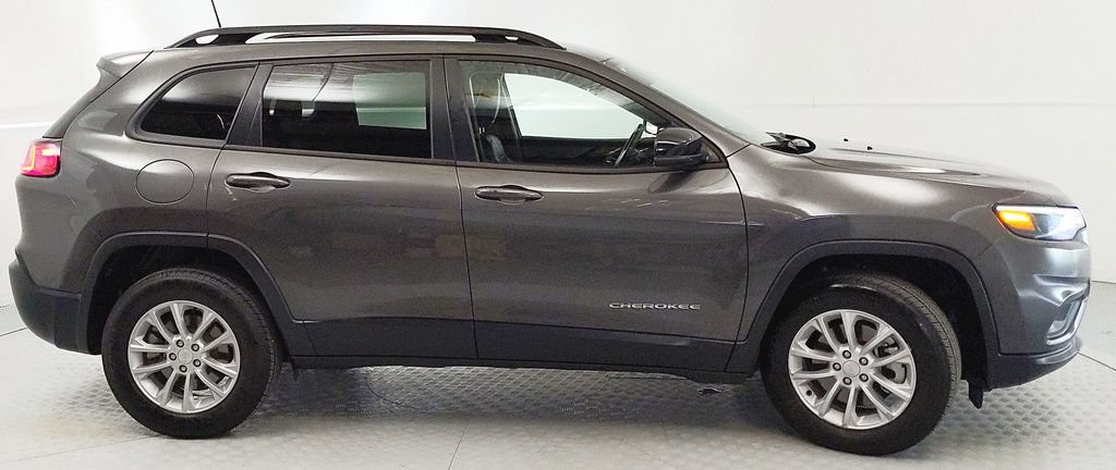 Used 2022 Jeep Cherokee Latitude Lux AWD/4WD image 2