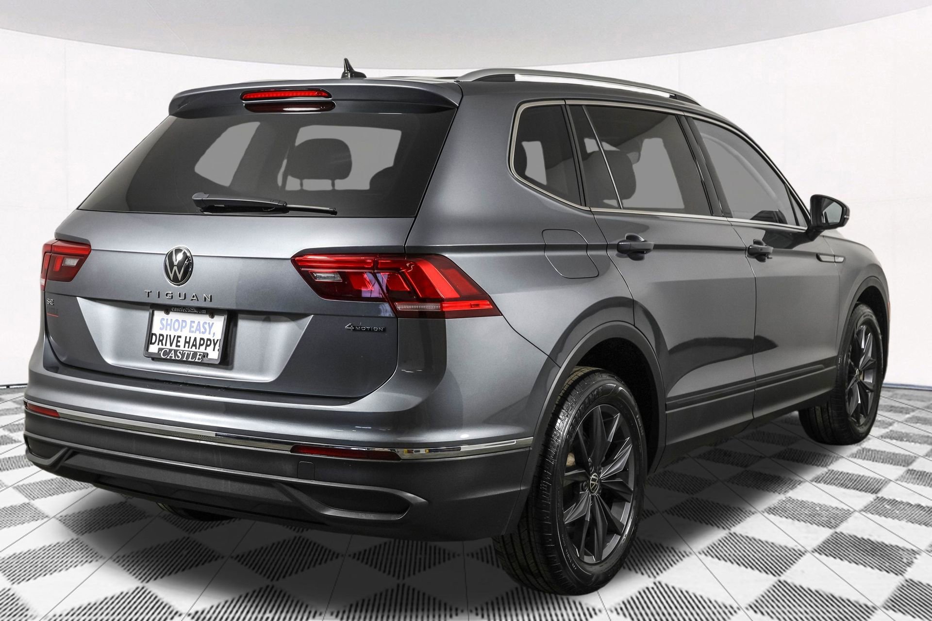 Used 2022 Volkswagen Tiguan SE image 16