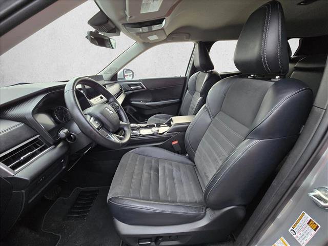 Used 2025 Mitsubishi Outlander SE FWD image 19