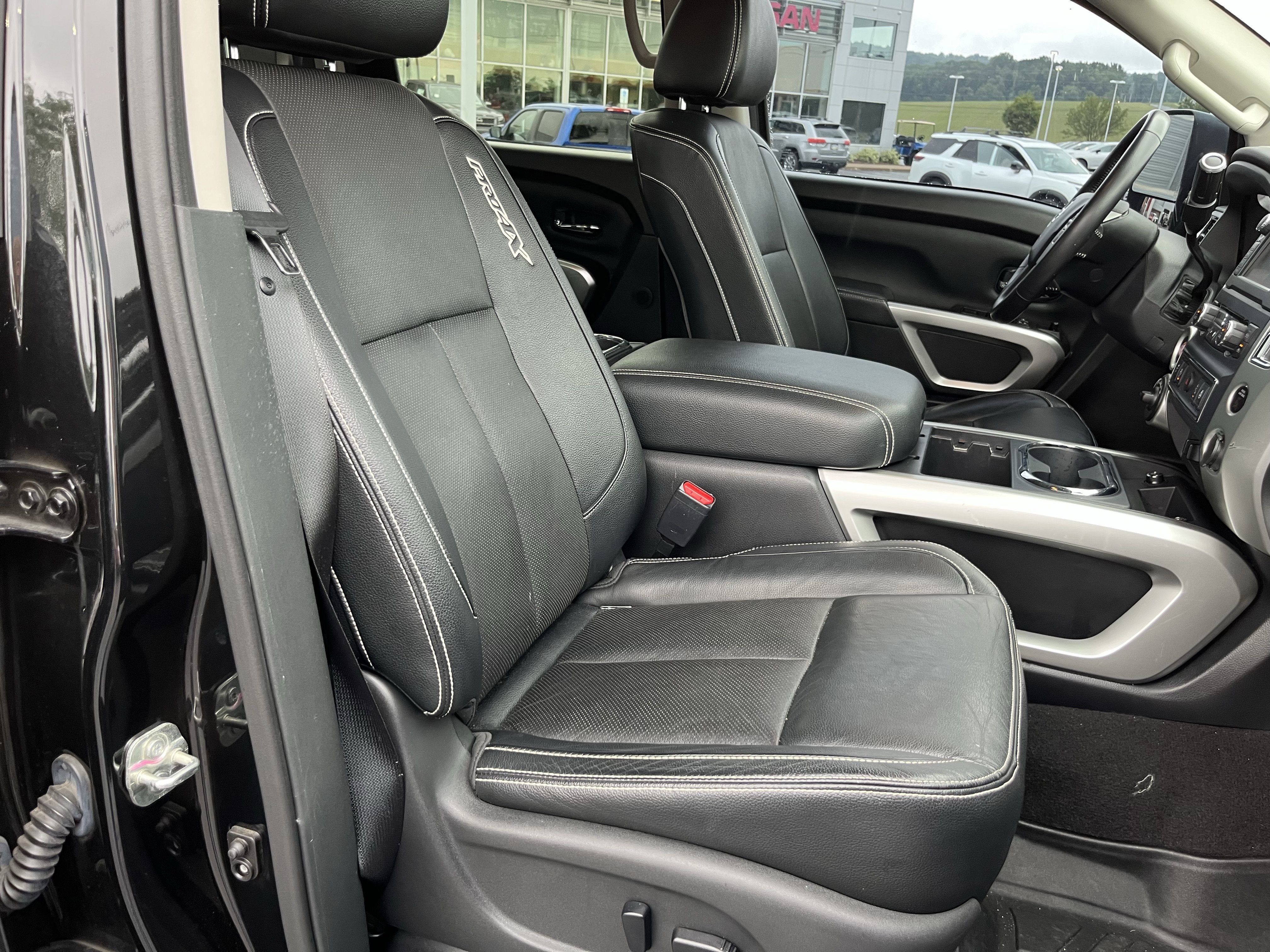 Used 2019 Nissan Titan PRO-4X w/ Pro-4x Convenience Package AWD/4WD video 3