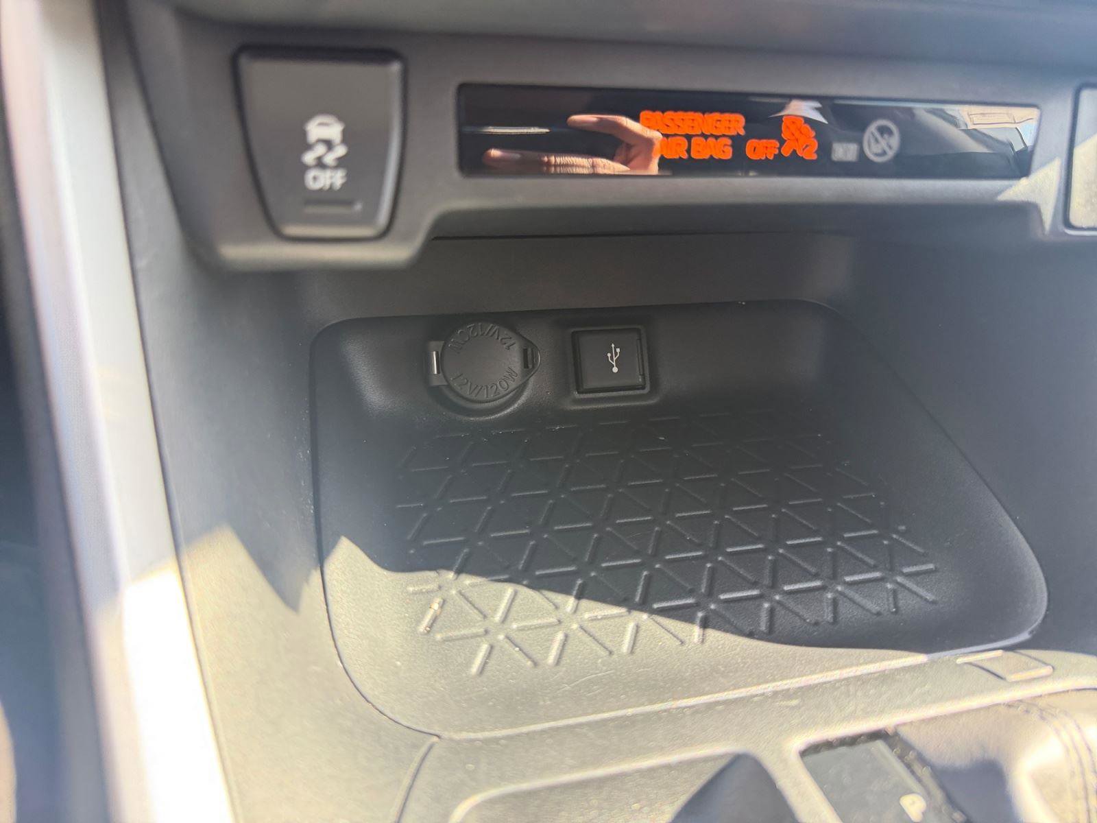 Used 2020 Toyota RAV4 XLE w/ Convenience Package AWD/4WD image 20
