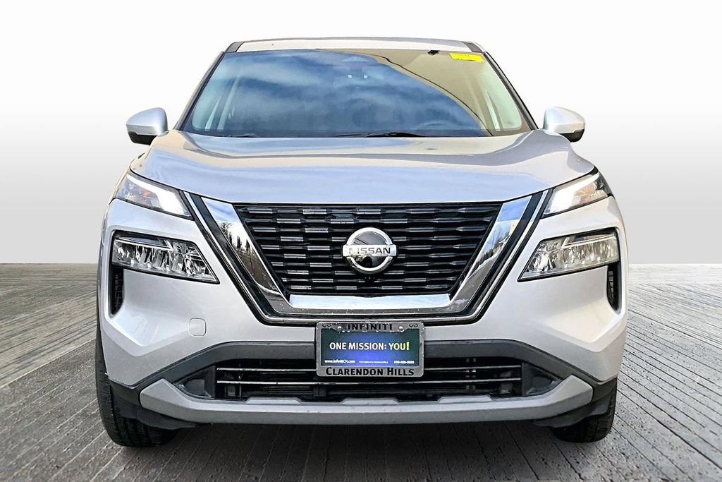 Used 2021 Nissan Rogue SV image 2