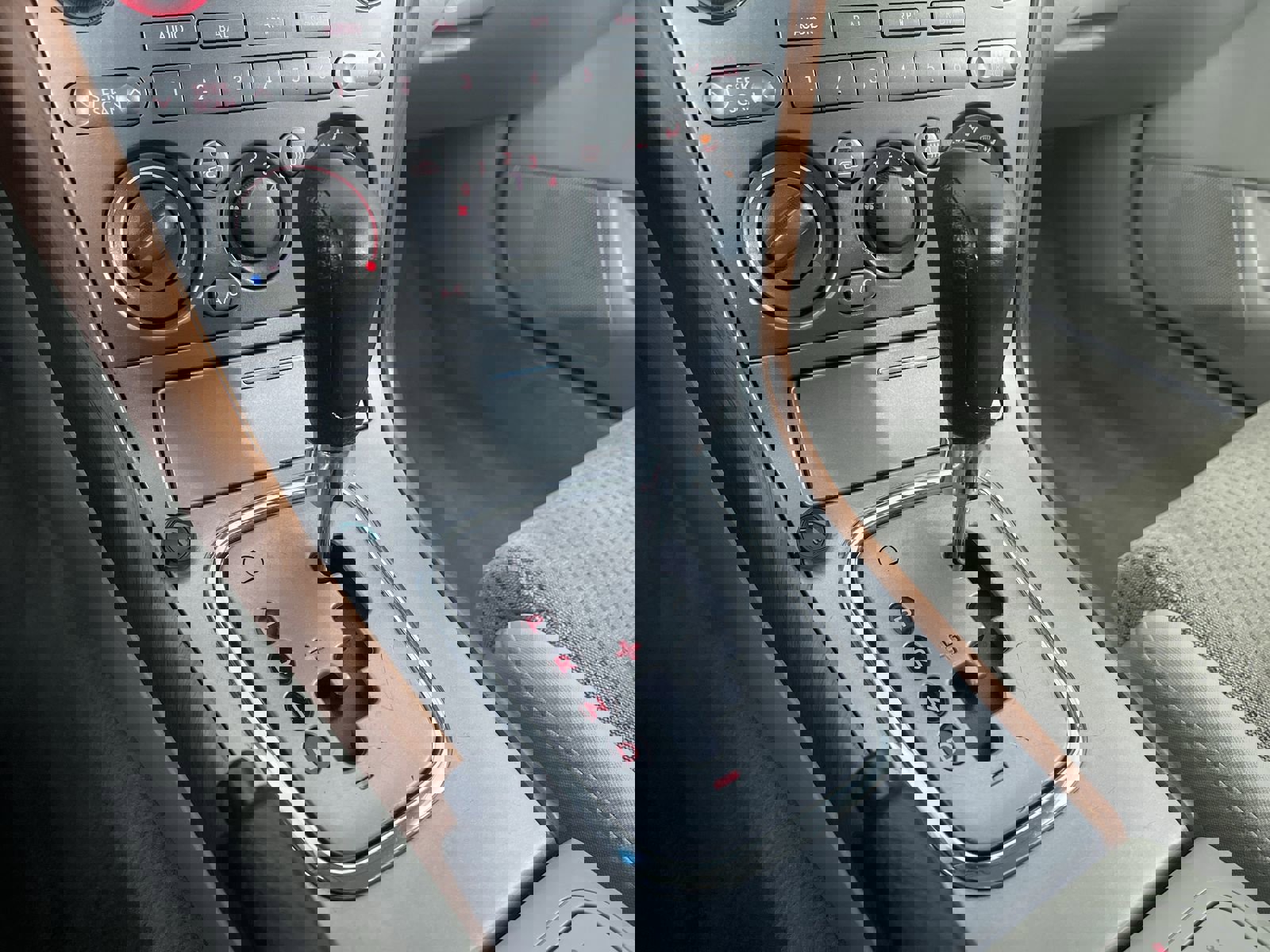 Used 2005 Subaru Outback 2.5i image 19