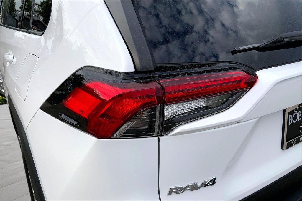 Used 2021 Toyota RAV4 LE AWD/4WD image 23
