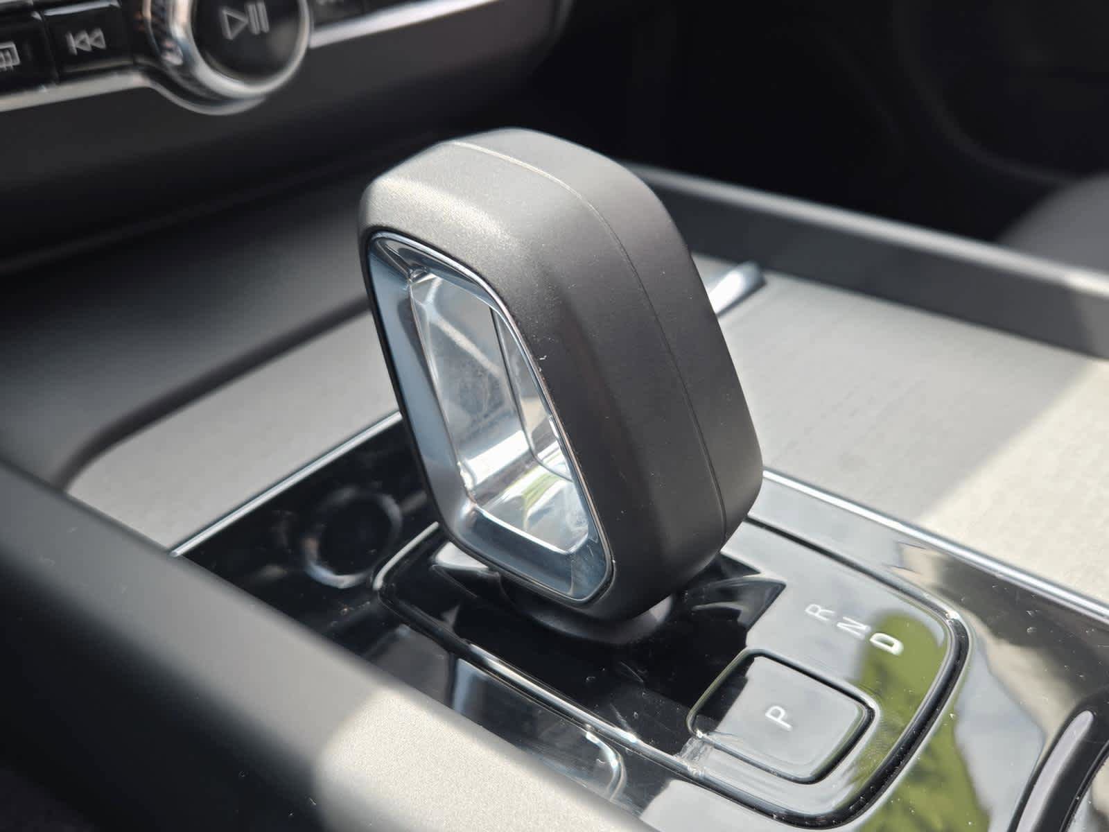 Used 2025 Volvo XC60 B5 Plus image 28