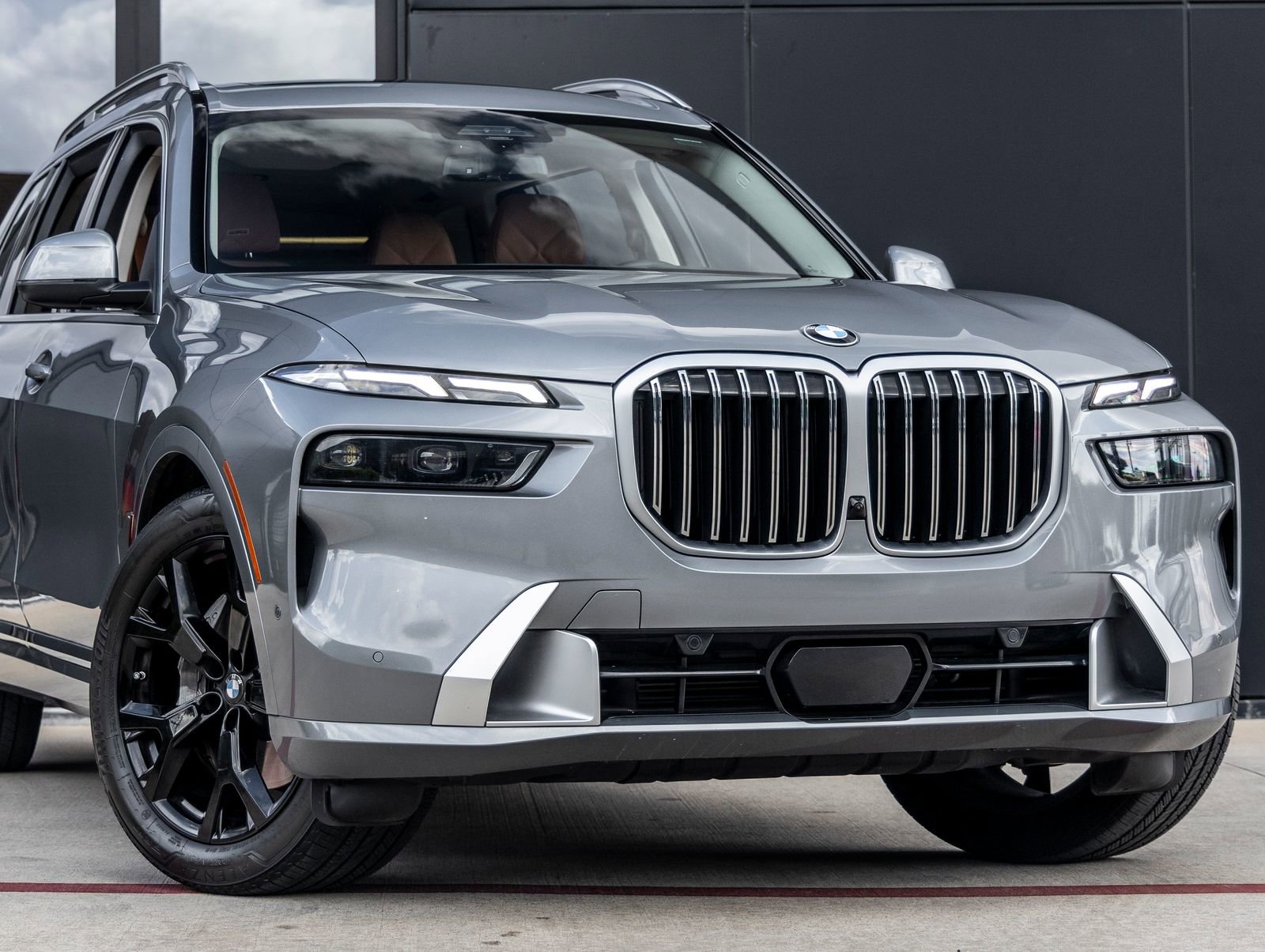 Used 2023 BMW X7 xDrive40i w/ Premium Package image 5